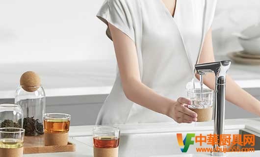 智能飲水機 讓溫暖從嘴進入